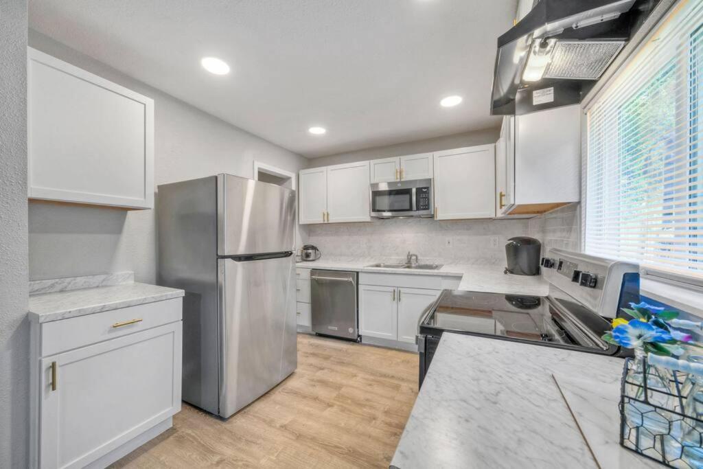 Great Value Stay Near Tesla Austin Exterior photo